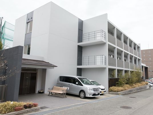 モダンな建物の外観
