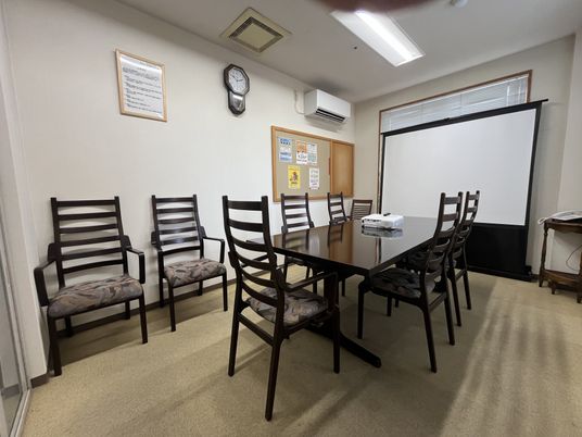 会議用の広い室内