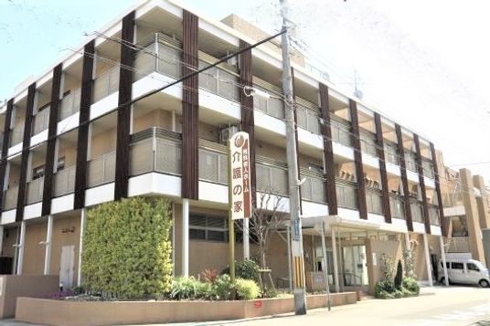 モダンな建物の外観