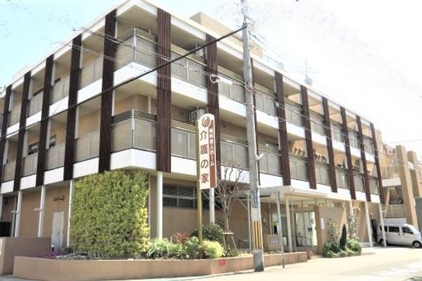 モダンな建物の外観