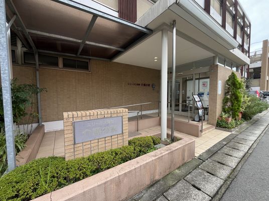 玄関前の看板