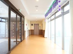 廊下の明るい空間