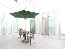 中庭の休憩スペース