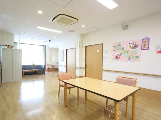 多目的室の明るい空間