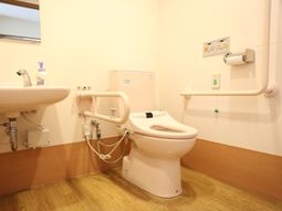 バリアフリー対応のトイレ空間
