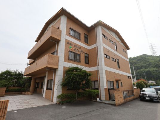 外観のビルエントランス