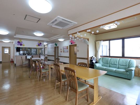 広々明るい共有スペース