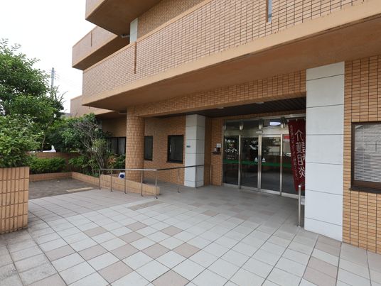 エントランスの外観