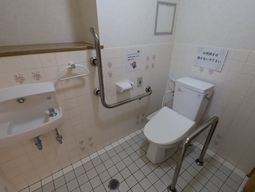 バリアフリー対応のトイレ