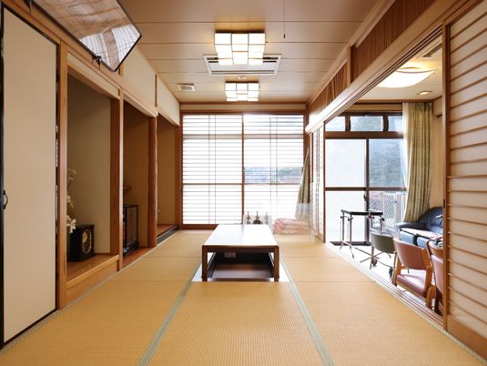 広々とした明るい和室