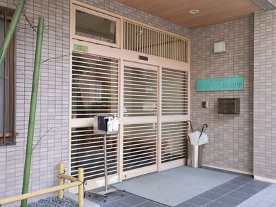 明朗なエントランス風景