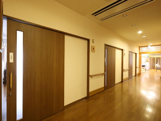 清潔な廊下と和室