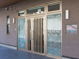 モダンなデザインのエントランス