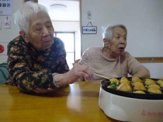 高齢者が集う食堂