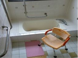 快適な設備の浴室