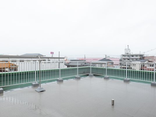広々とした明るいテラス