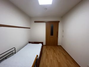 落ち着いた色合いの居室