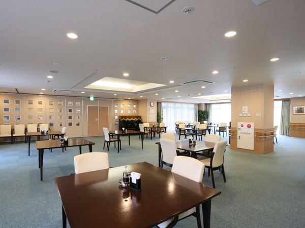 広々とした快適な食堂