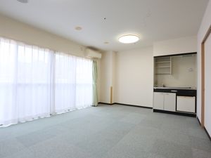 明るい居室の一角