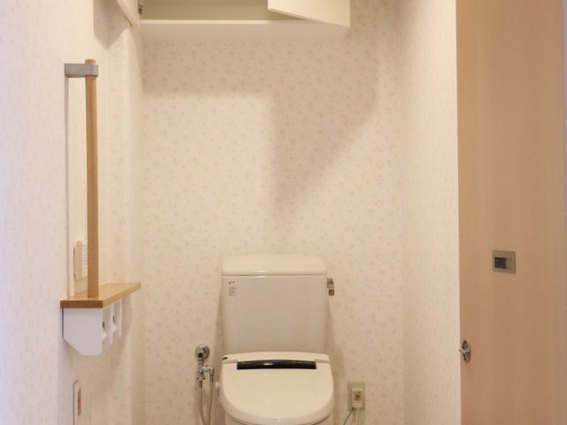 清潔な洗面台 トイレ 使いやすい高さに設計された洗面台。毎日の身支度に欠かせないスペースです。