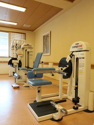 リハビリ機器の設置された部屋