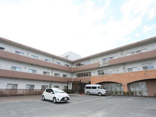 外観の広々とした施設