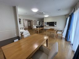 広々としたダイニング空間