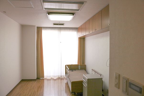 明るい一人部屋