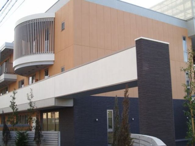 モダンな建物の外観 外観 新しい感じの清潔な外観です。このような環境で一緒に働きませんか？