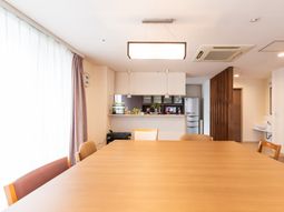 明るいリビングルーム