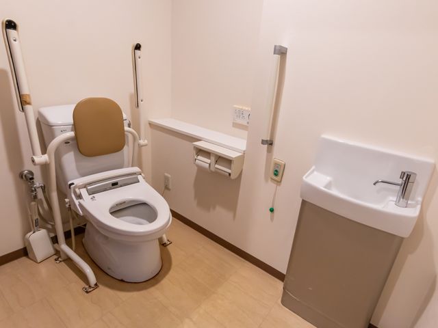 使いやすいトイレ トイレ 清潔感があり設備の整ったトイレは、利用者様の快適さを考慮して設計されています。