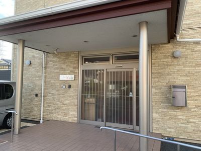 エントランスのシンプルなデザイン