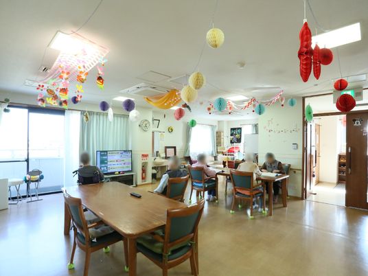 カラフルな装飾の共有空間