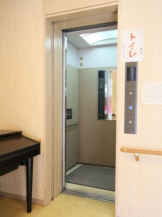 エレベーターの扉開口部