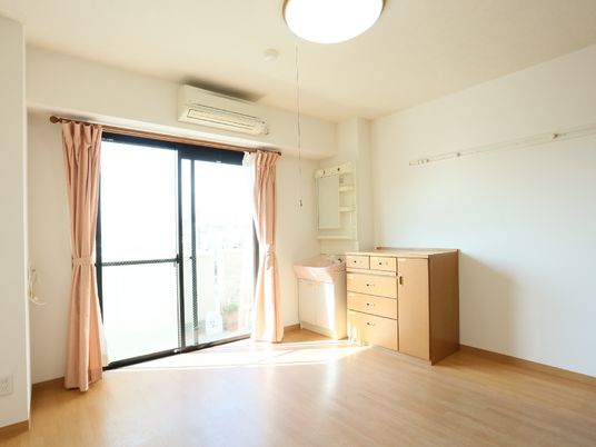 日差しが差し込む居室