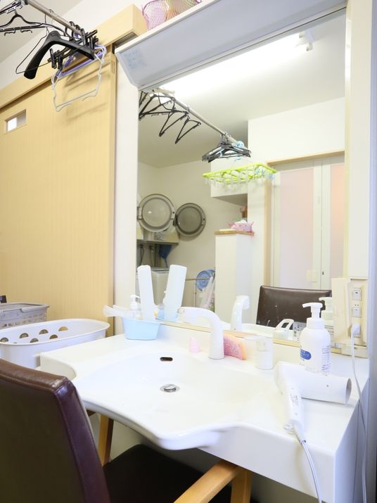 洗面台と洗濯物スペース