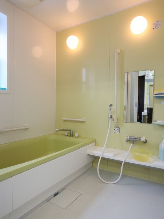 車椅子対応の浴室