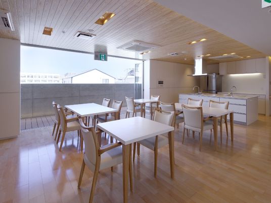 明るく清潔な食堂