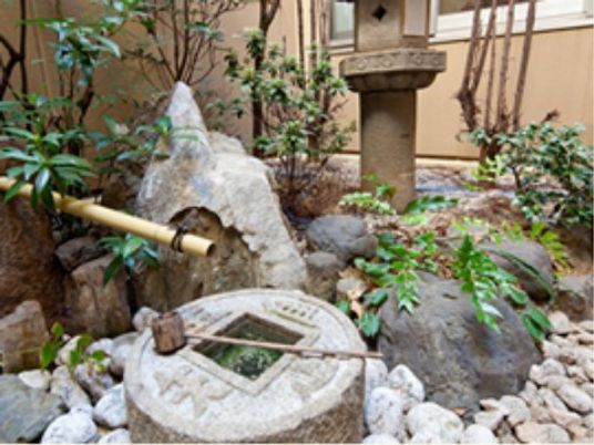 和風の小さな庭園