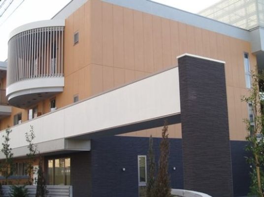 現代的な建物の外観