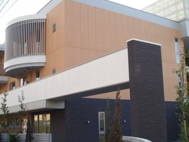 現代的な建物の外観 外観 洗練されたデザインの建物は、安心感と暮らしやすさを提供しています。興味をお持ちでしたら、ぜひ見学にいらしてください。