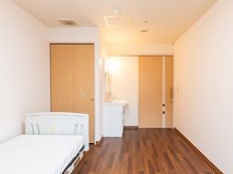 木目調の床の居室