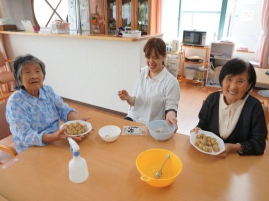 笑顔で活動する日常
