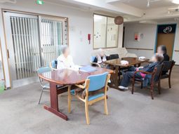 明るい休憩室の様子