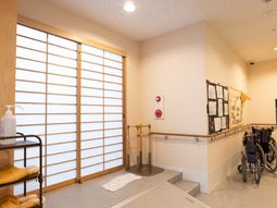 明るい廊下の風景