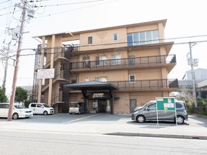多階層の建物正面