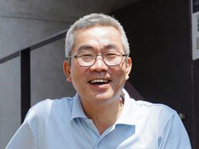 笑顔のスタッフがいるエントランス エントランス 職員の方々が、元気あふれる笑顔でお迎えします。温かい雰囲気を感じられる入口です。