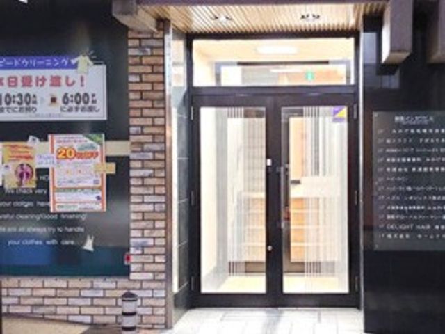 入口の扉 エントランス 開放感のあるエントランスです。掲示板もあり、情報を確認しやすくなっています。
