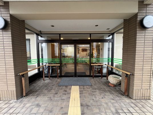 落ち着いた空間の出入口