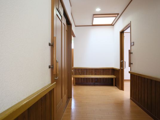 清潔感のある明るい廊下